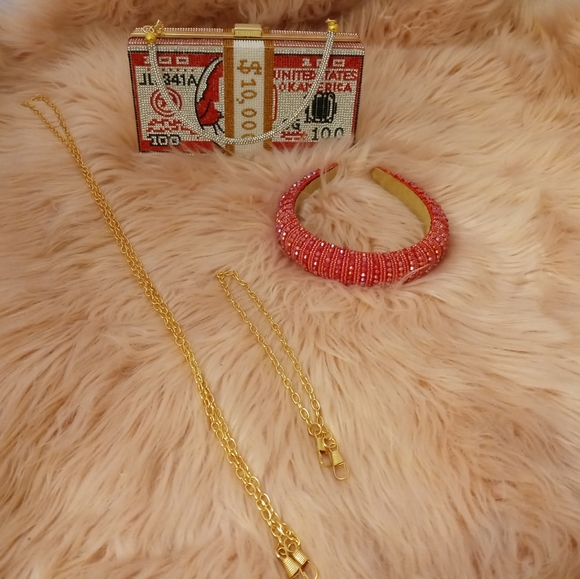 Matching Accessories Set - Picture 3 of 6